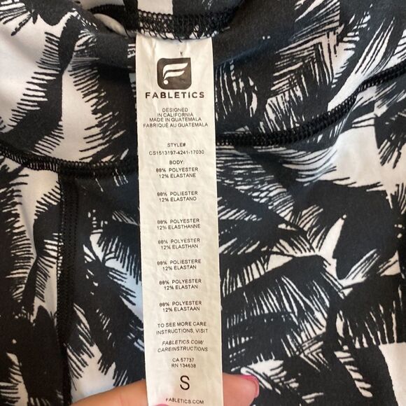 Fabletics- palm tree cropped leggings size small - Picture 5 of 5